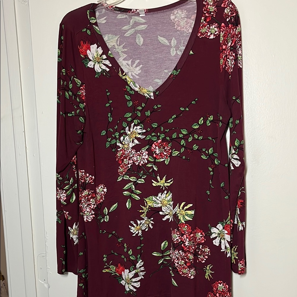 Floral V-Neck Top in Burgundy-L